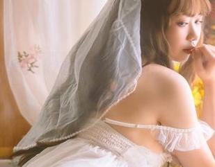 在渡边早季Saki的作品中，婚纱竟然成了岁月的流转者