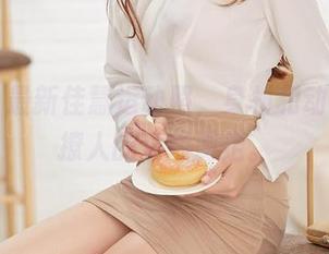 爱丝 – 最新佳慧运动照，身材和动作都在撩人的边缘游走。