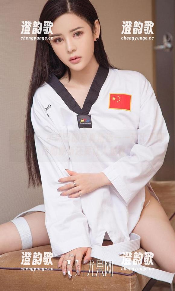 爱尤物 - 小热巴的写真精选——这比我期待的晚饭还要让人想看！