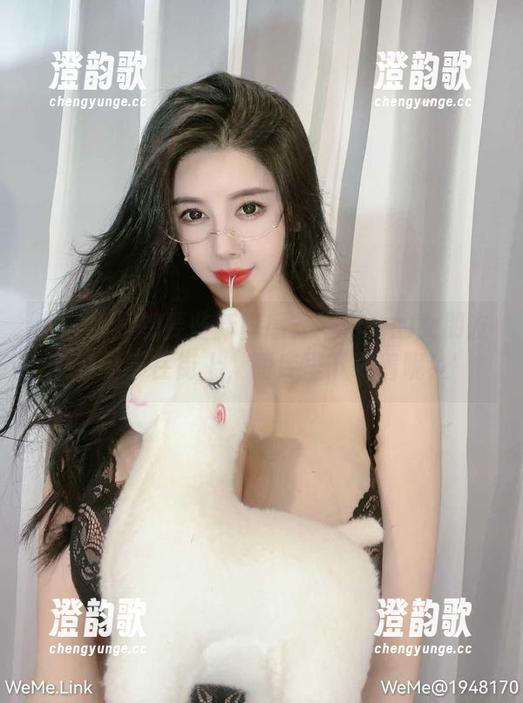 微密圈 - 想要些新鲜感？猪小七的女朋友系列不在街上，图库里下载着呢！
