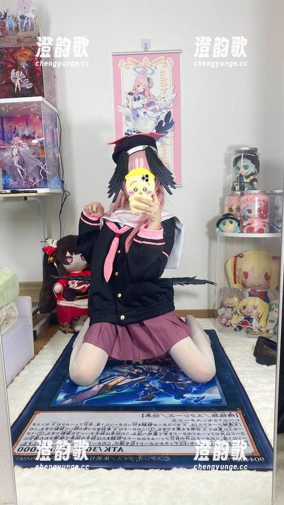 随便一声感叹，在线的白栎Shirly校服图片真让人感到青春只是一瞬。