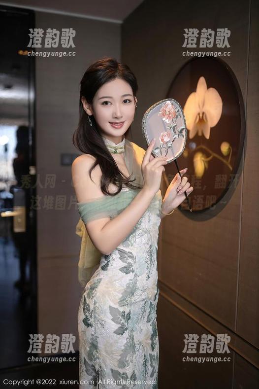秀人网 - Candy糖糖的粉色旅程，翻开这堆图片，来和我一起喃喃自语吧～
