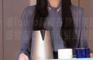 秀人网 – 看laura阿姣在旗袍美图里窜来窜去，感觉自己都被牵引到民国了。