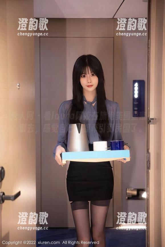 秀人网 - 看laura阿姣在旗袍美图里窜来窜去，感觉自己都被牵引到民国了。