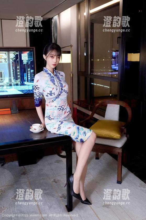 秀人网 - 睡裙、利世和迷人的美腿，全套写真如梦似幻。