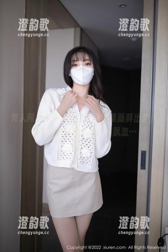 秀人网 - 千夜未来的白色图集新鲜出炉，更新的内容像白云一样飘忽…