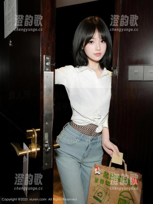 秀人网-妮儿Bluelabel 秀人网 - 妮儿Bluelabel与豹纹:定制作品中的小叛逆