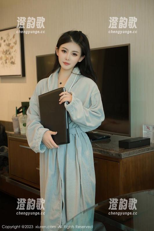 秀人网 - 婕西儿jessie的JK写真集，下载之后别怪我占用你午休时间！