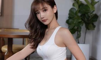 秀人网 – 有种冲动，想把孟狐狸FoxYini的女神定制成我的每日灵感。
