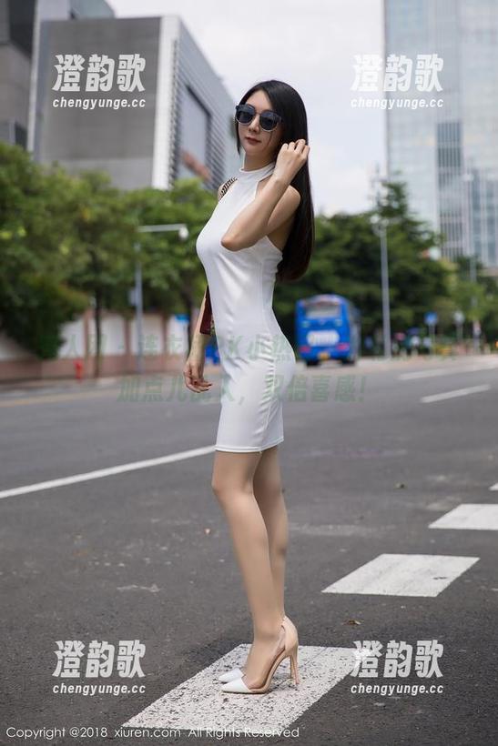 秀人网 - 连衣裙PK小热巴，为私房写真加点儿乱入，双倍喜感！