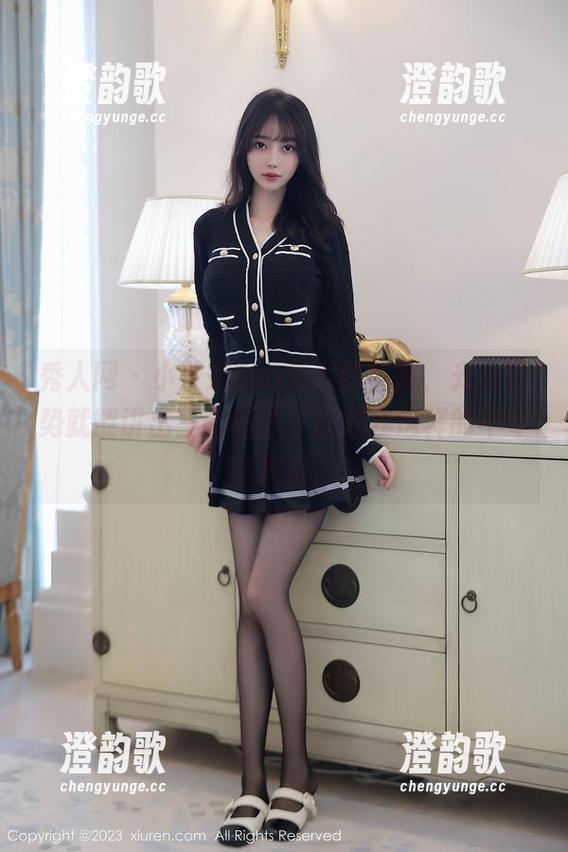 秀人网 - 小茶茶tea兔女郎写真，光从姿势就能讲出三个段子，还有我这样的不专业观众。