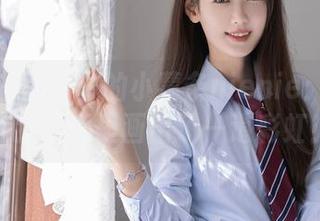 秀人网 – 图片中的小薯条nienie：用旗袍在我脑海里画出了一道彩虹！