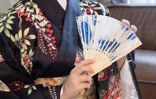 秀人网 – 看熊小诺在巴厘岛的样子，这张图片中的资源瞧着倒像是游乐场里的表演。