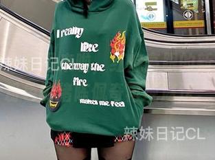 微密圈 – 套图来啦，红底高跟的新玩法，粉色的猪陈佩奇再现魔法。