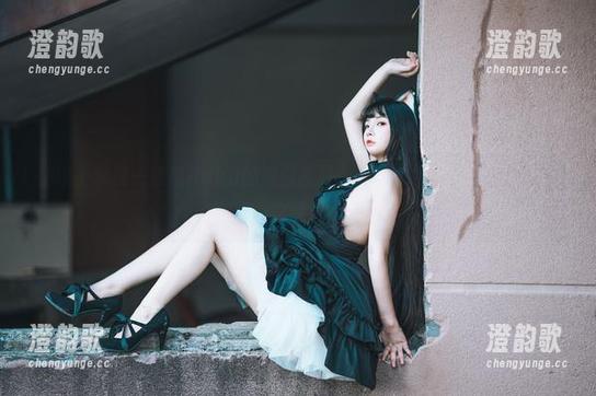 在线上求赞—落落Raku的黑白画面，恍若一幅无法言说的情感之谜。