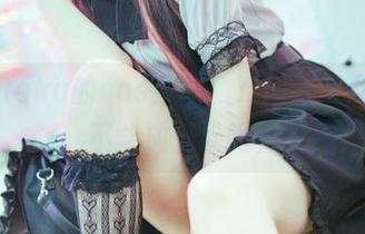 落落Raku的cos：唉，难道城市女孩就不能放轻松吗？