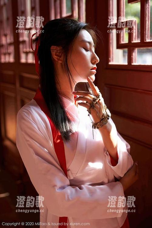 蜜桃社 - 双马尾合集：伊素妍的这些造型，分分钟让我怀疑我能不能驾驭！