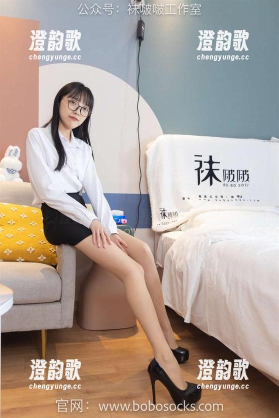 袜啵啵 - 糯米的乐翻天私拍：皆因水淋淋的丝袜捣了乱，挠脚变主旋律。