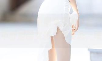 语画界 – 看！最新图集里的李丽莎是个不折腾就不舒服的女孩，那姿态，啧啧啧。