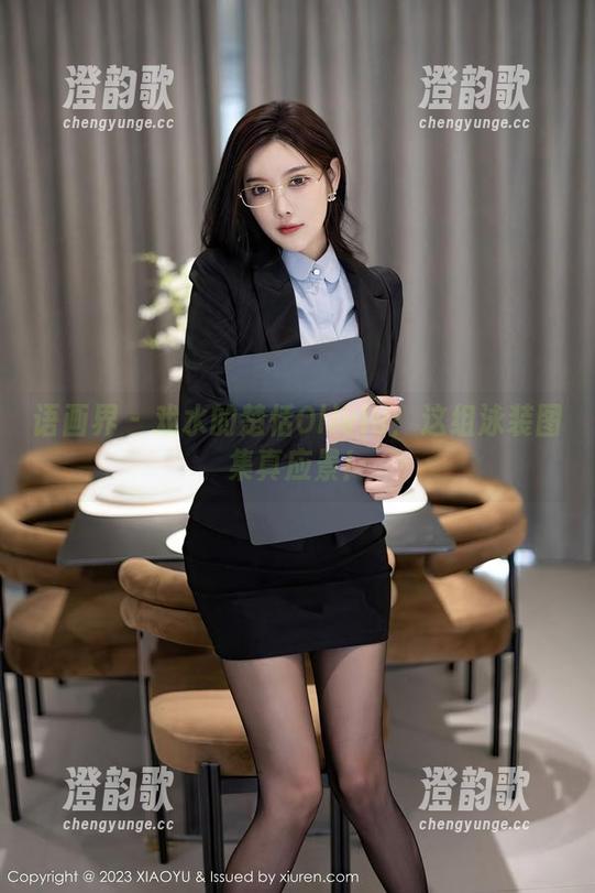 语画界 - 戏水的楚恬Olivia：这组泳装图集真应景！