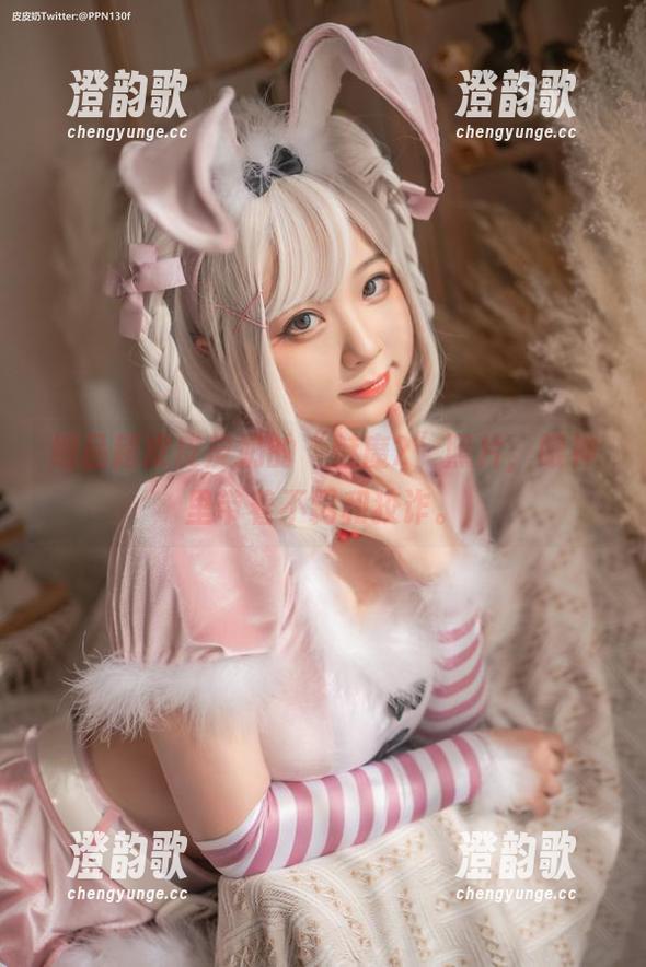 细品超皮皮皮奶的“魅魔2”照片，眼神里带着不羁和狡诈。