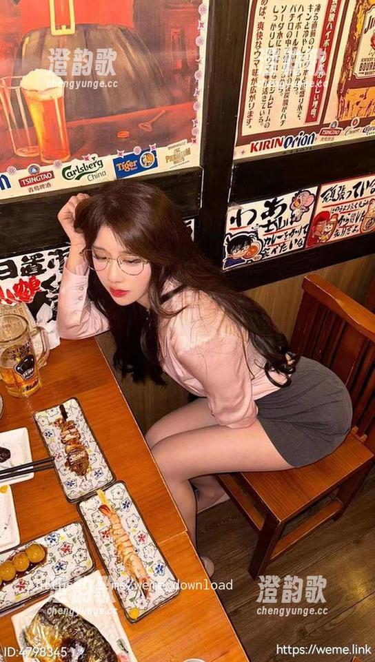 微密圈 - 最新套图：轩子巨二兔在旗袍里透着古典优雅真让人眼前一亮，哈哈，卡哇伊同款啊！