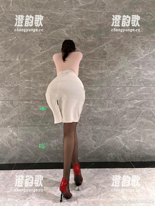 微密圈 - 迷人的五姨太教室探案：高清写真集带这不靠谱的课堂趣事！