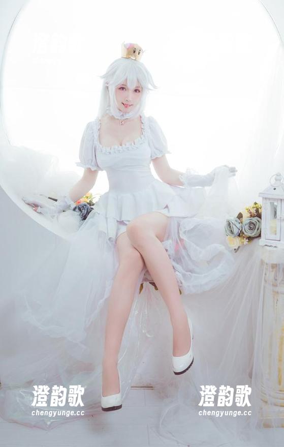 金鱼yui的婚纱定制日常：快来看洛天依真婚纱的水准！