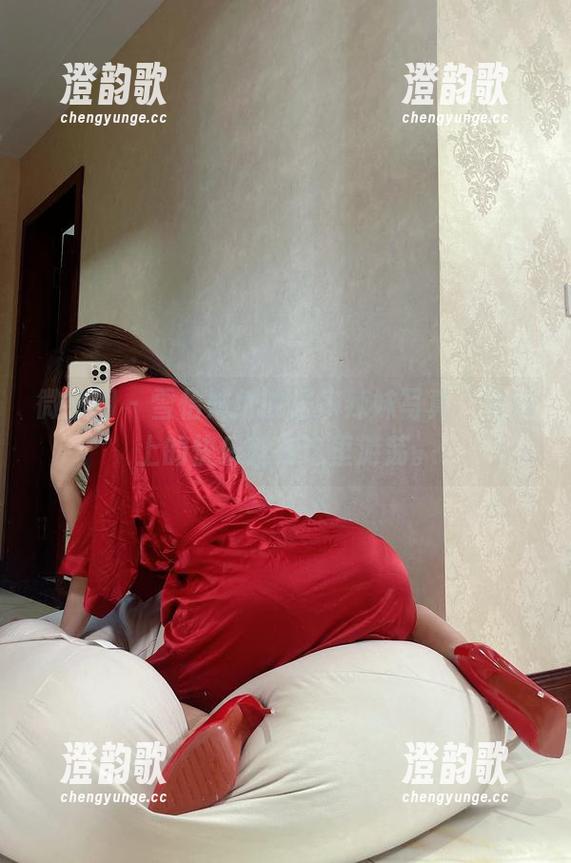 微密圈 - 雪怡妹纸的居家辣妹写真，壁纸上的快乐就在这里游荡。