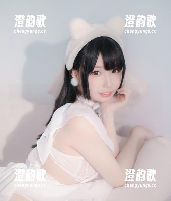 不得不说，香川澪的套图分享：碧蓝海面浑然不觉，恶毒却让人欲罢不能！