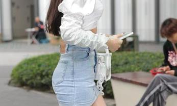 魔镜街拍 – 粉裙下的销售秘笈：婷婷为你高清分享日常工作快乐!