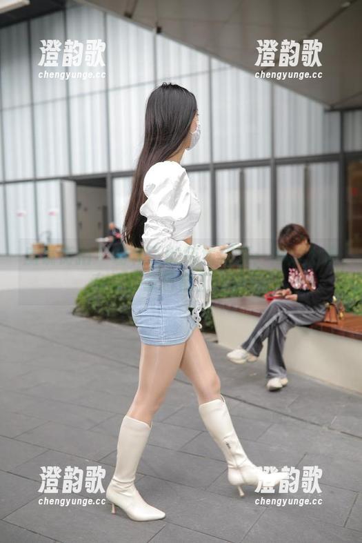 魔镜街拍 - 粉裙下的销售秘笈：婷婷为你高清分享日常工作快乐!