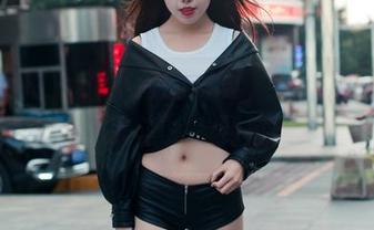 魔镜街拍 – 艾小青的写真，又是一场旗袍与街头的“决斗”，到底谁赢了呢？