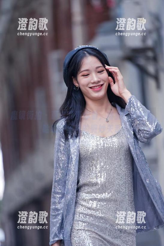 魔镜街拍 - 萌宝儿带你看，商业广场的哈哈镜与丝袜的微妙关系