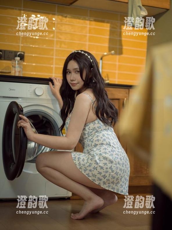 水手服上线，麻花麻花酱的图库作品真让人眼前一亮