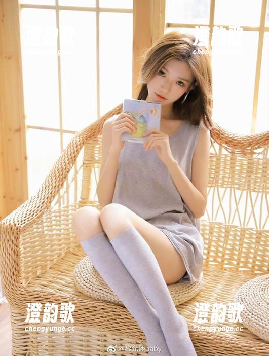 微密圈 - 图集中的意图：黎允熙baby的黑丝睡裙到底想说啥？